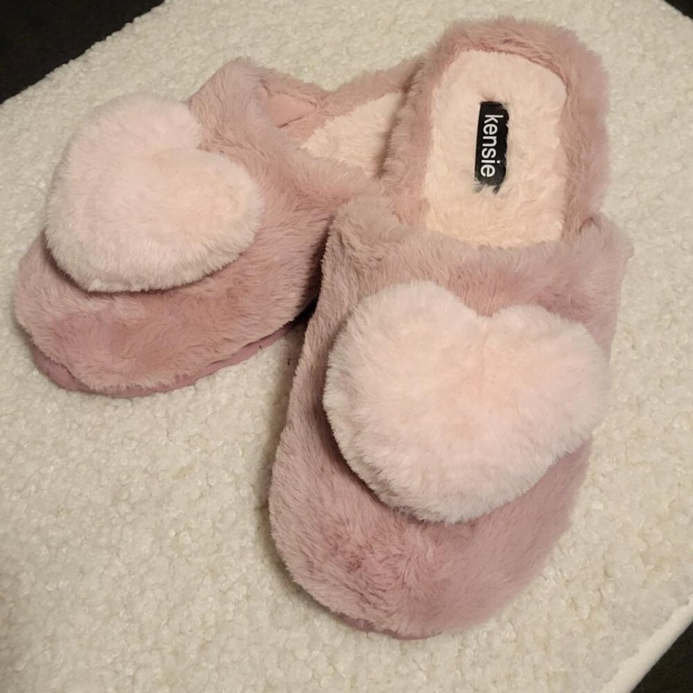 "KENSIE" WOMEN MEDIUM-PINK SLIPPERS WITH LIGHT-PINK HEART - SIZE 8(M) - NWOT